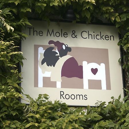 The Mole And Chicken Hotel Long Crendon Exterior foto