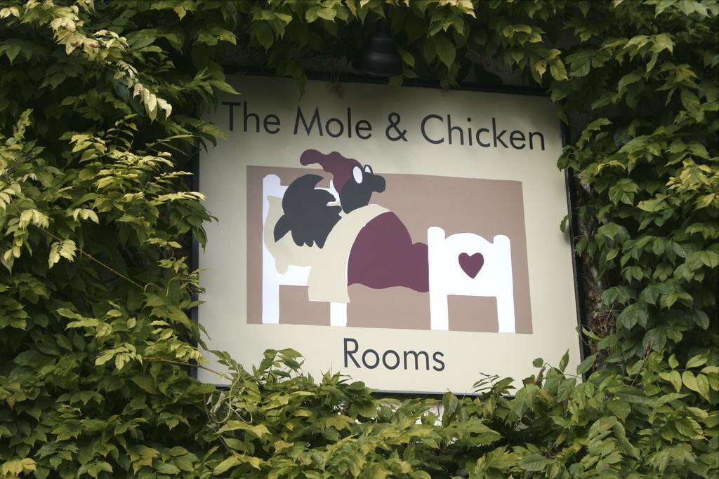 The Mole And Chicken Hotel Long Crendon Exterior foto